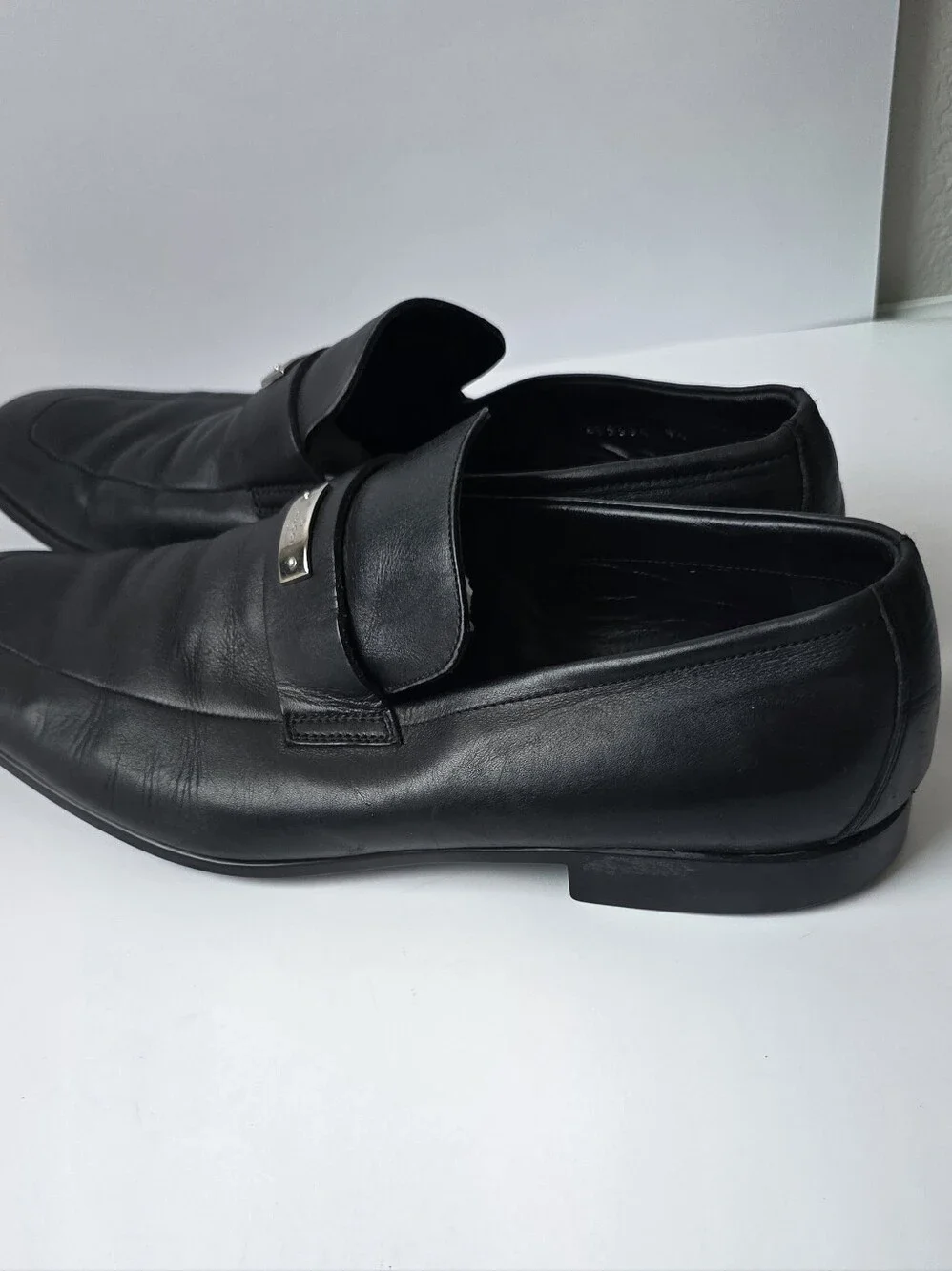 Gucci Black Leather Men’s Slip-On Dress Shoes with Silver Accent